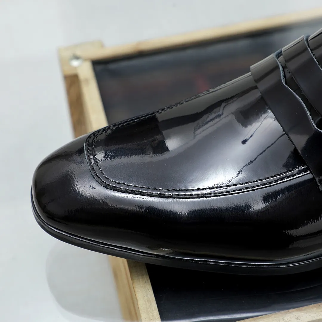 Men's shoes 💰460 🔥Ferragamo's new men's casual slip-on shoes🇨🇳Official website original 1:1 mold, original quality💯Fine workmanship, high-end luxury☘The upper is made of imported Italian first-layer cowhide🌴Luxurious water dyeing🐂Leather lining🍓Rubber wear-resistant and non-slip outsole, breathable and comfortable to wear🍍The first choice for high-grade men, 5 colors available! Code number 38-44 (45.46. Customized)